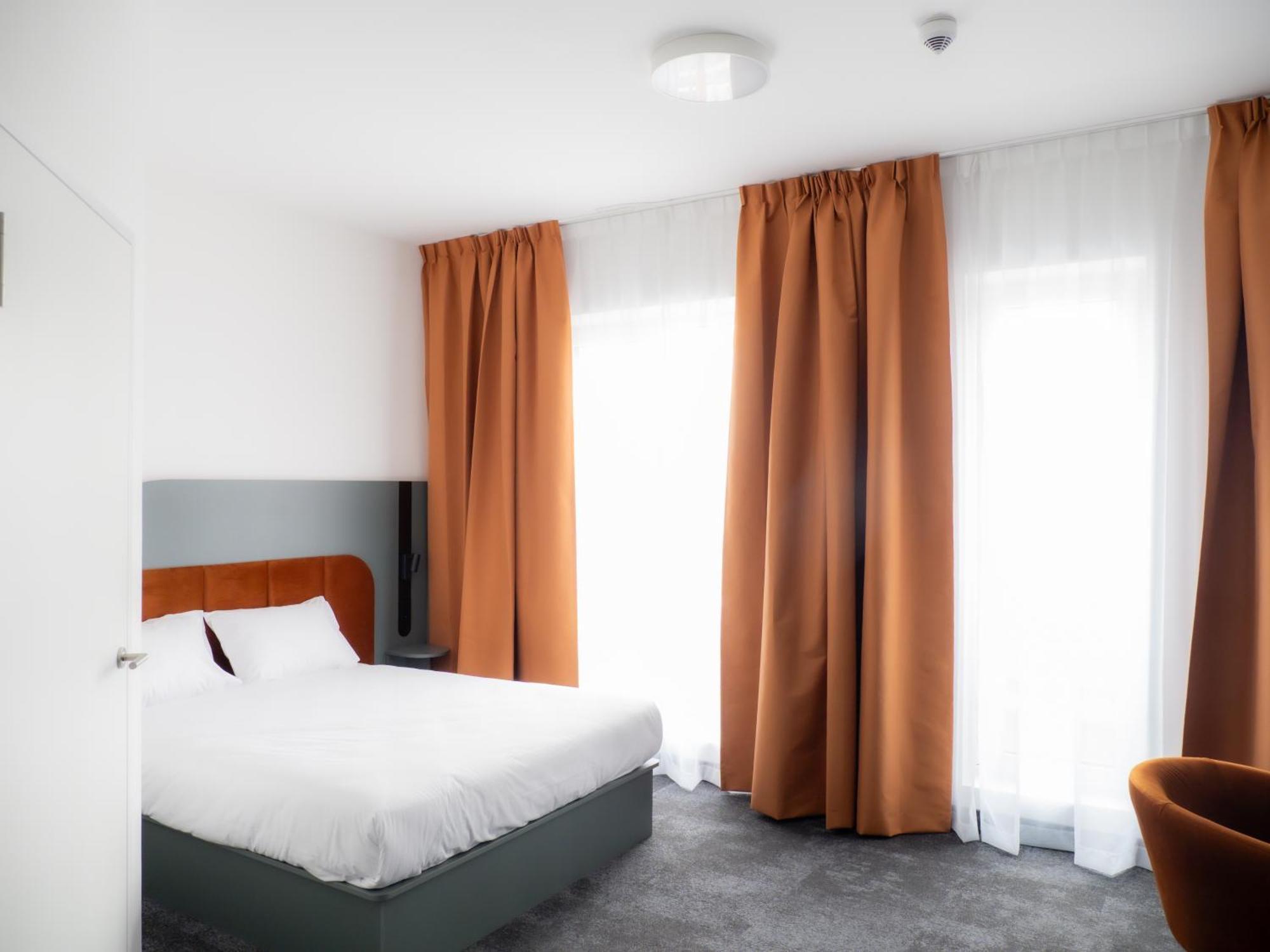 לז'נו B&B Hotel Leszno מראה חיצוני תמונה