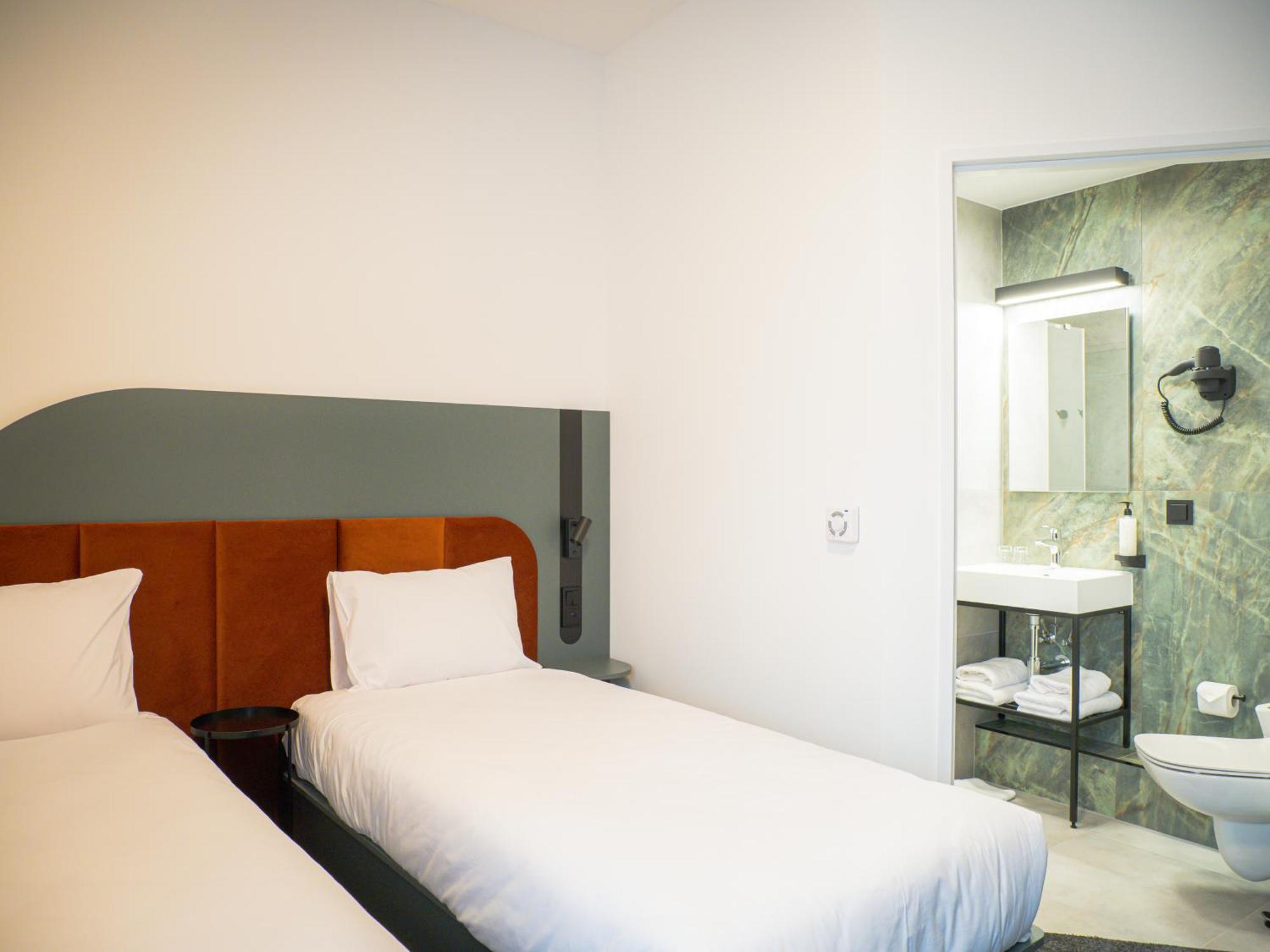לז'נו B&B Hotel Leszno מראה חיצוני תמונה