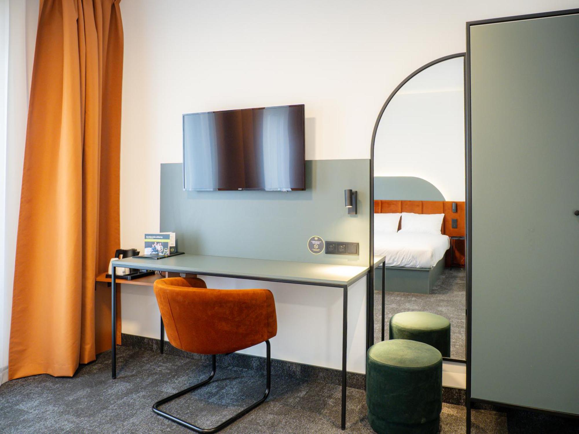 לז'נו B&B Hotel Leszno מראה חיצוני תמונה